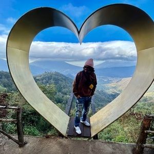 Meet your Posher, Adiel